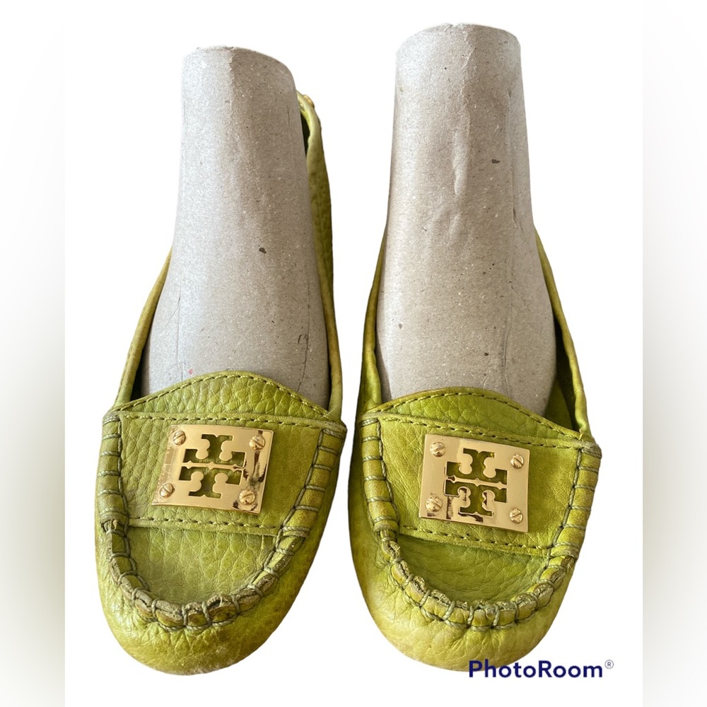 Tory Burch sz 8.5 M lime green genuine pebble leather logo flats loafers